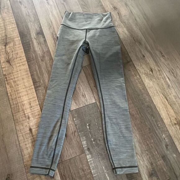 Lululemon women’s leggings size 4 - Picture 1 of 9